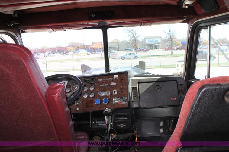 image for item E4258 1994 Peterbilt 379 semi truck