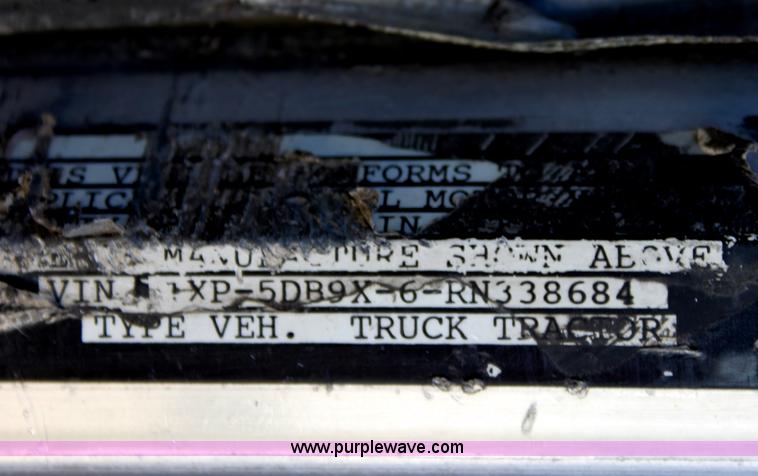 image for item E4258 1994 Peterbilt 379 semi truck