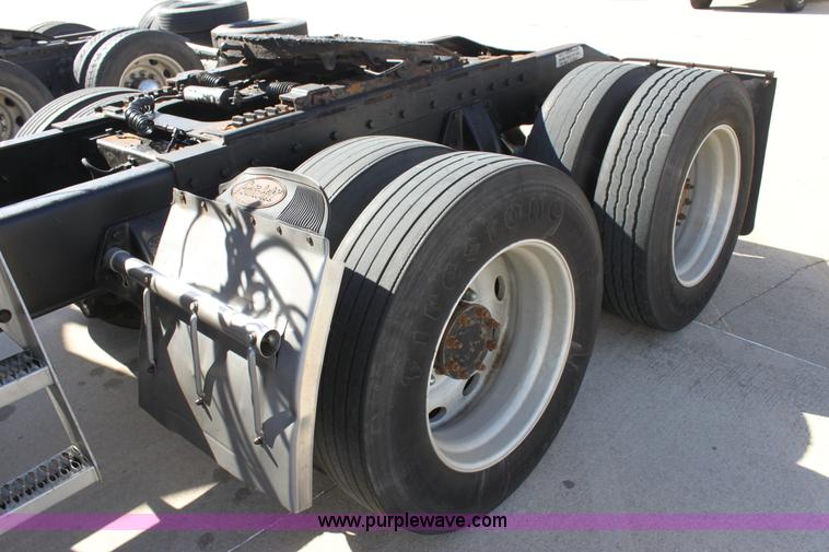 image for item E4258 1994 Peterbilt 379 semi truck