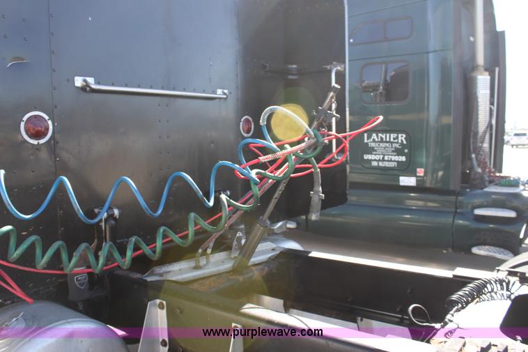 image for item E4258 1994 Peterbilt 379 semi truck