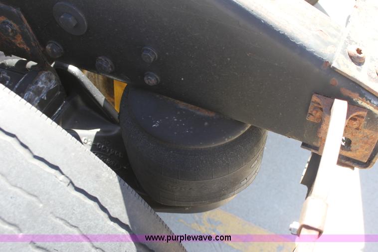 image for item E4258 1994 Peterbilt 379 semi truck