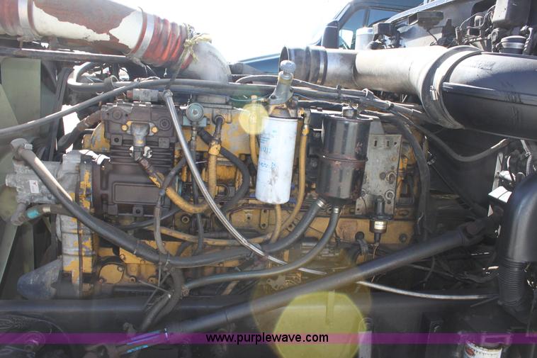 image for item E4258 1994 Peterbilt 379 semi truck