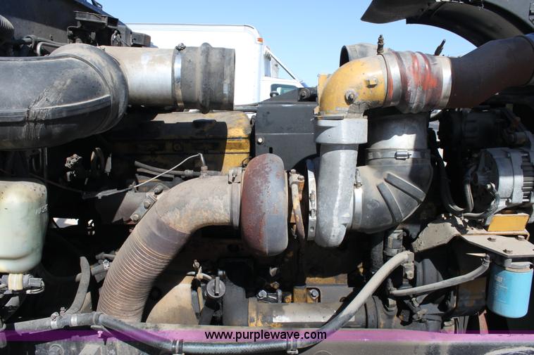 image for item E4258 1994 Peterbilt 379 semi truck