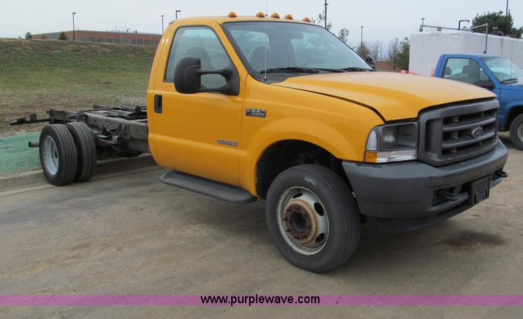 image for item E5845 2004 Ford F550 XL pickup truck cab and chassis