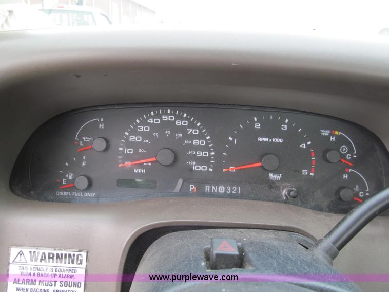 image for item E5845 2004 Ford F550 XL pickup truck cab and chassis