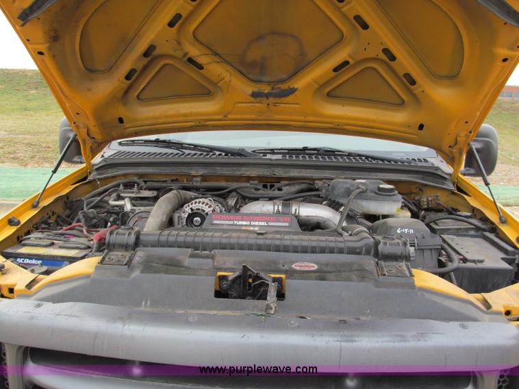 image for item E5845 2004 Ford F550 XL pickup truck cab and chassis