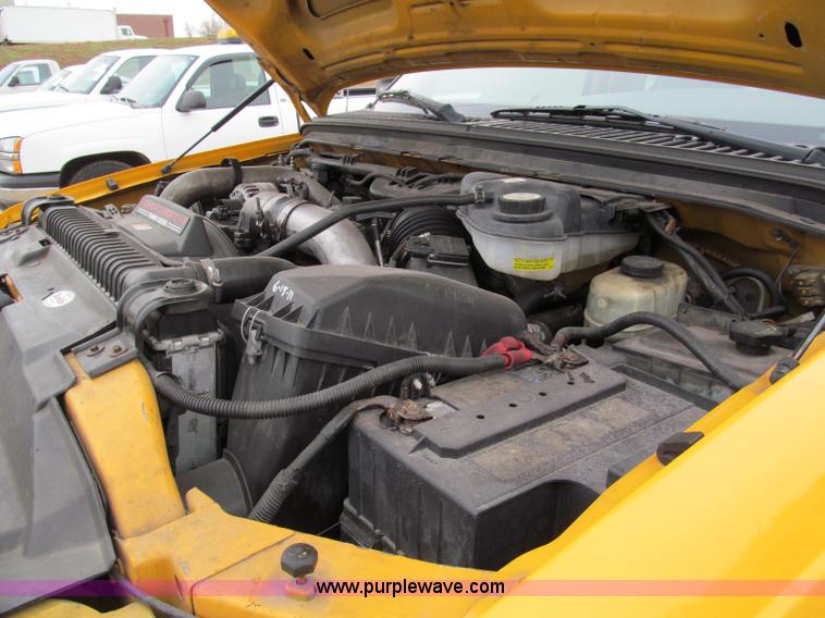 image for item E5845 2004 Ford F550 XL pickup truck cab and chassis