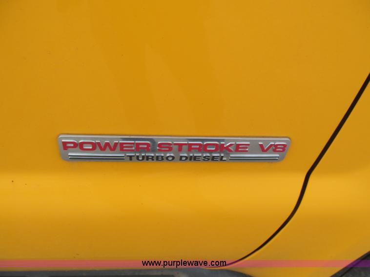 image for item E5845 2004 Ford F550 XL pickup truck cab and chassis