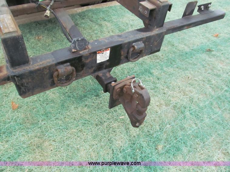 image for item E5845 2004 Ford F550 XL pickup truck cab and chassis