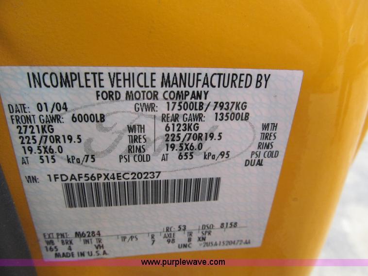 image for item E5845 2004 Ford F550 XL pickup truck cab and chassis