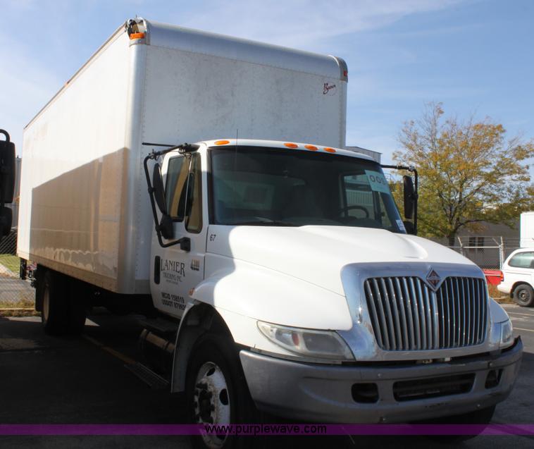 image for item E8120 2005 International DuraStar 4300 box truck