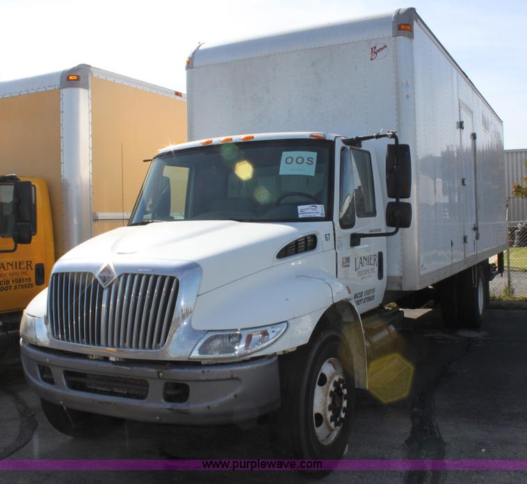 image for item E8120 2005 International DuraStar 4300 box truck