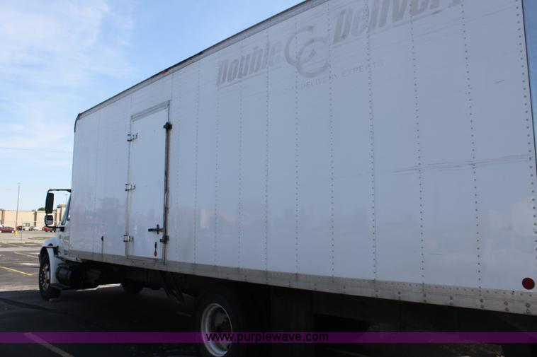 image for item E8120 2005 International DuraStar 4300 box truck