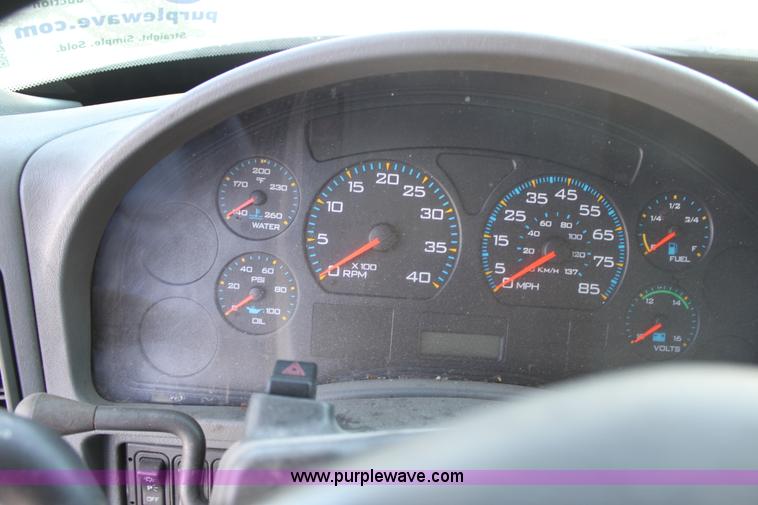 image for item E8120 2005 International DuraStar 4300 box truck