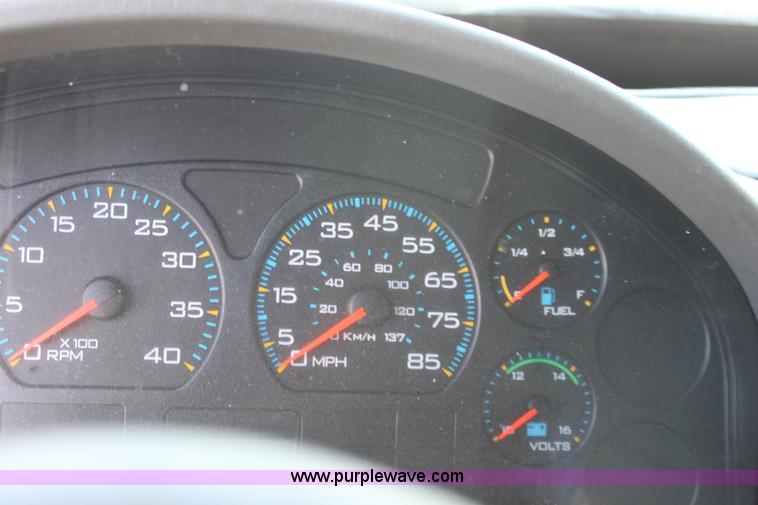 image for item E8120 2005 International DuraStar 4300 box truck