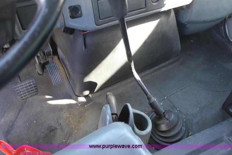 image for item E8120 2005 International DuraStar 4300 box truck