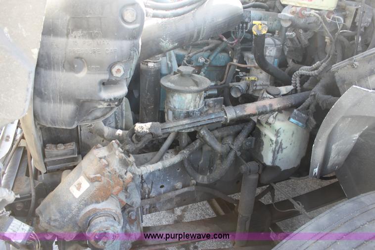 image for item E8120 2005 International DuraStar 4300 box truck