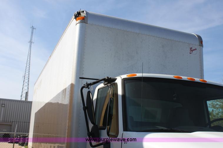 image for item E8120 2005 International DuraStar 4300 box truck