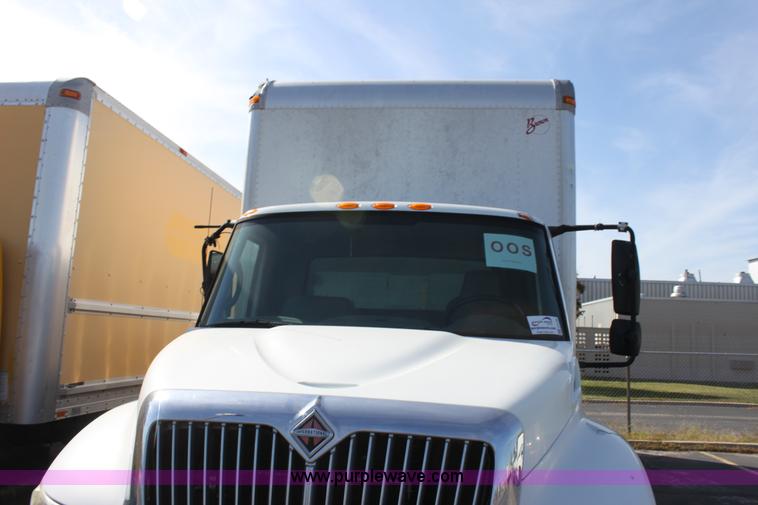 image for item E8120 2005 International DuraStar 4300 box truck