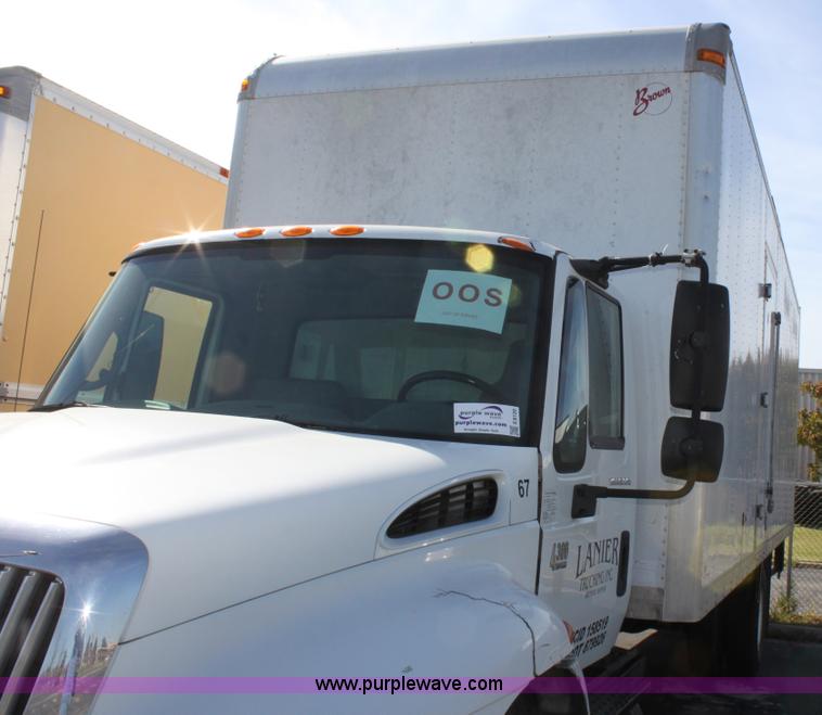 image for item E8120 2005 International DuraStar 4300 box truck
