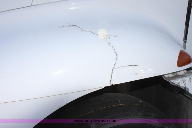 image for item E8120 2005 International DuraStar 4300 box truck