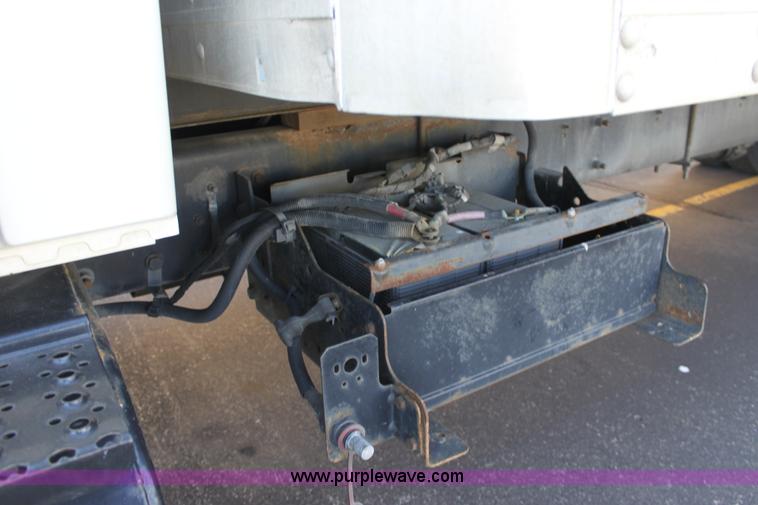 image for item E8120 2005 International DuraStar 4300 box truck