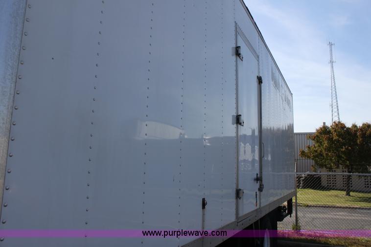 image for item E8120 2005 International DuraStar 4300 box truck