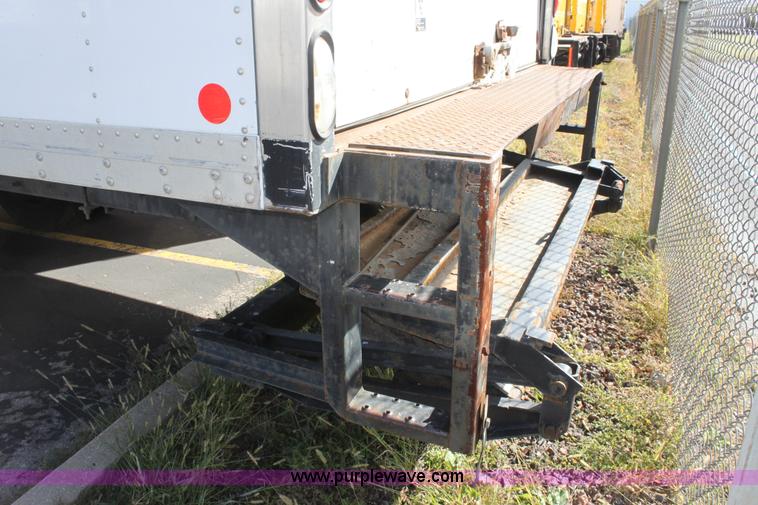 image for item E8120 2005 International DuraStar 4300 box truck