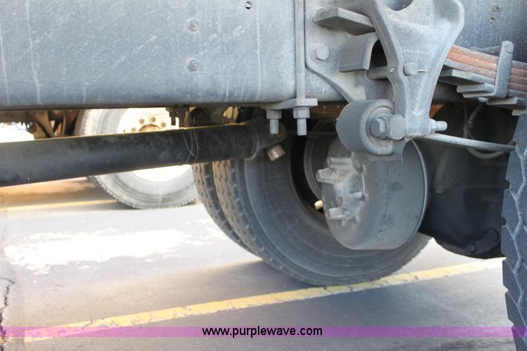 image for item E8120 2005 International DuraStar 4300 box truck