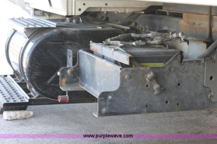 image for item E8120 2005 International DuraStar 4300 box truck