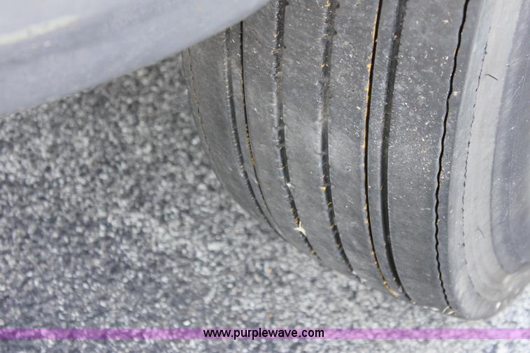 image for item E8120 2005 International DuraStar 4300 box truck