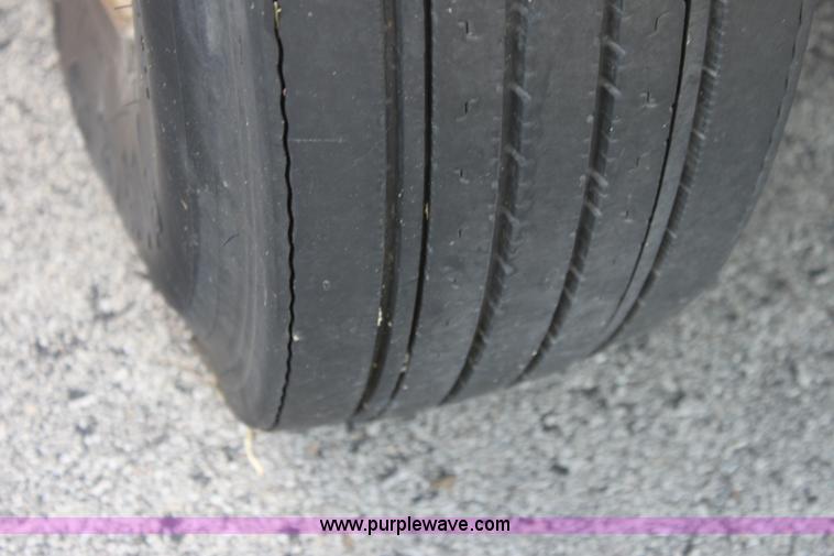 image for item E8120 2005 International DuraStar 4300 box truck