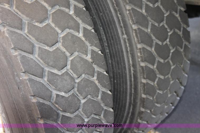 image for item E8120 2005 International DuraStar 4300 box truck