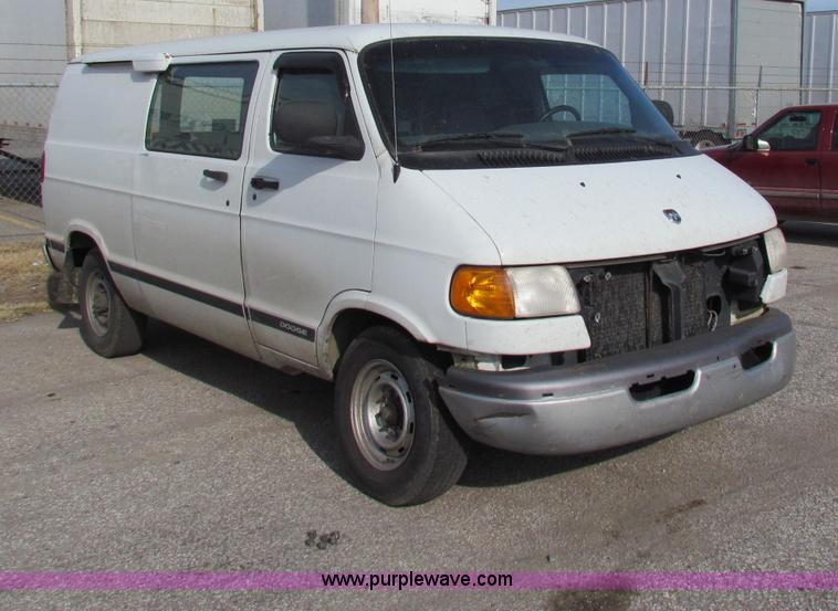image for item E8209 2000 Dodge Ram 2500 LWB van