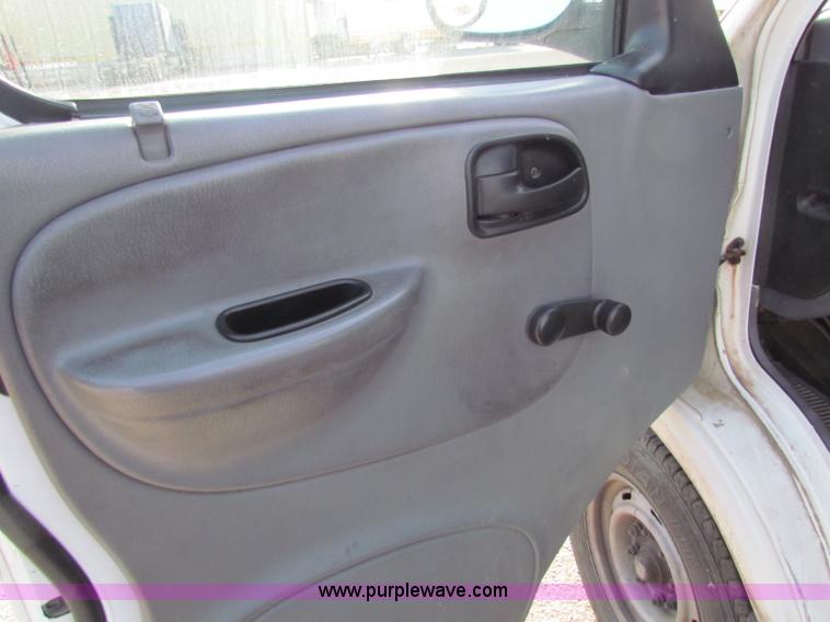 image for item E8209 2000 Dodge Ram 2500 LWB van