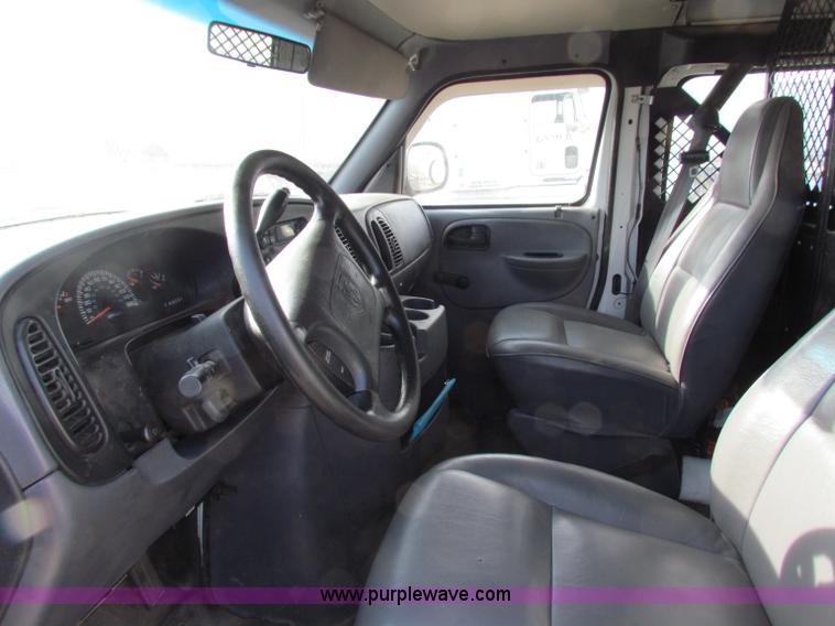 image for item E8209 2000 Dodge Ram 2500 LWB van