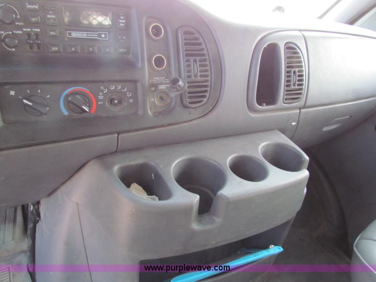 image for item E8209 2000 Dodge Ram 2500 LWB van