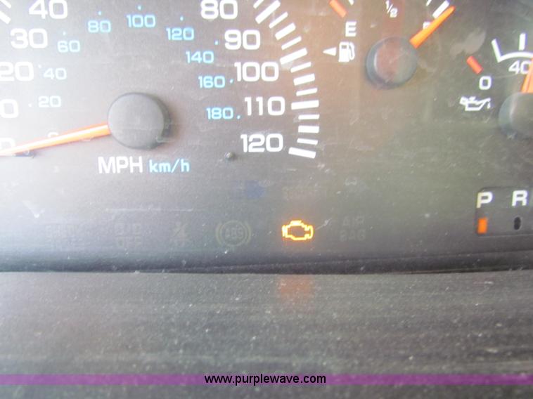 image for item E8209 2000 Dodge Ram 2500 LWB van