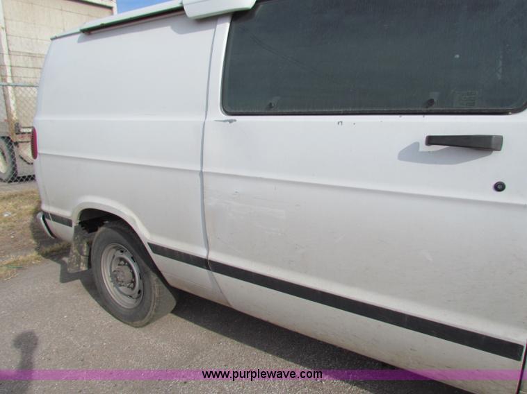 image for item E8209 2000 Dodge Ram 2500 LWB van