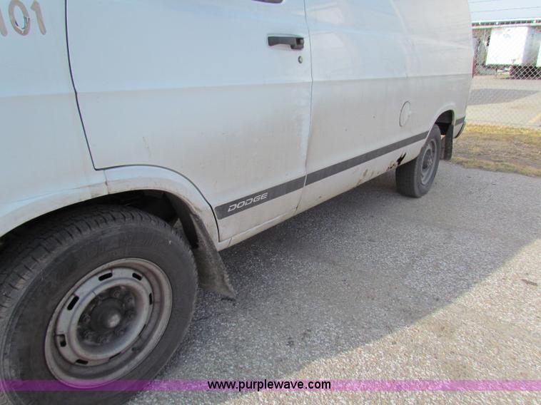 image for item E8209 2000 Dodge Ram 2500 LWB van