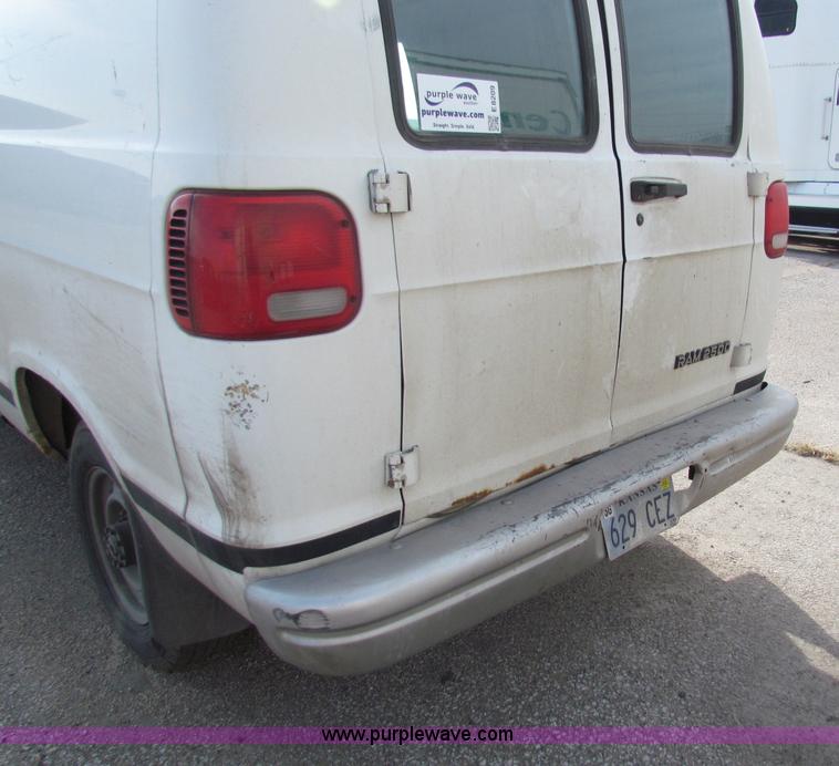 image for item E8209 2000 Dodge Ram 2500 LWB van
