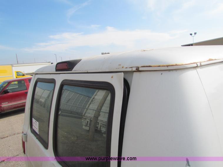 image for item E8209 2000 Dodge Ram 2500 LWB van