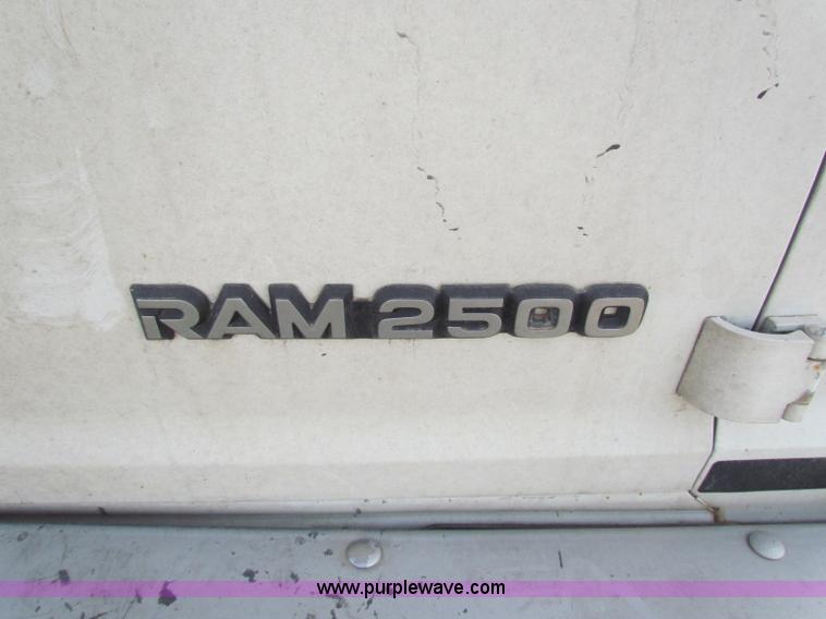 image for item E8209 2000 Dodge Ram 2500 LWB van