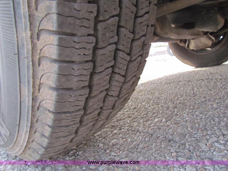 image for item E8209 2000 Dodge Ram 2500 LWB van