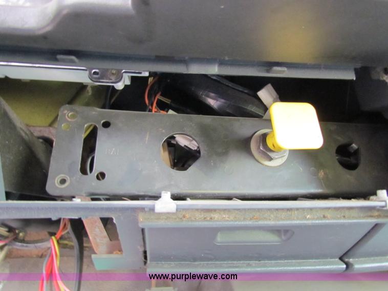 image for item E8213 1995 Chevrolet TopKick box truck