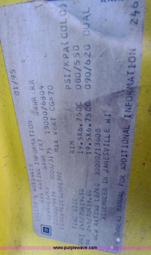 image for item E8213 1995 Chevrolet TopKick box truck