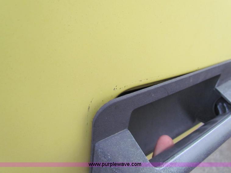 image for item E8213 1995 Chevrolet TopKick box truck