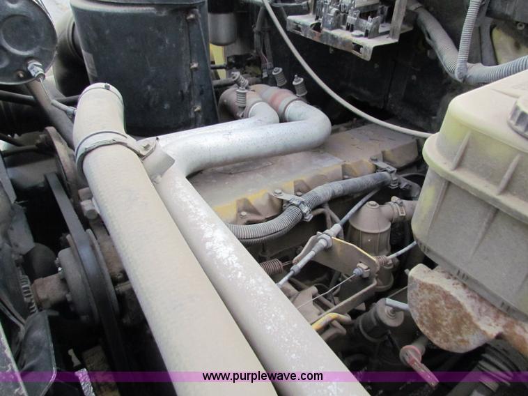 image for item E8213 1995 Chevrolet TopKick box truck