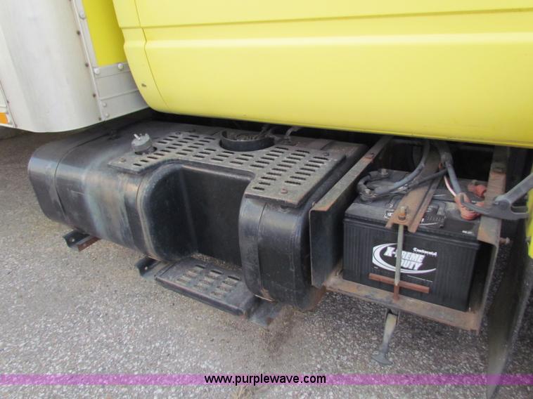 image for item E8213 1995 Chevrolet TopKick box truck