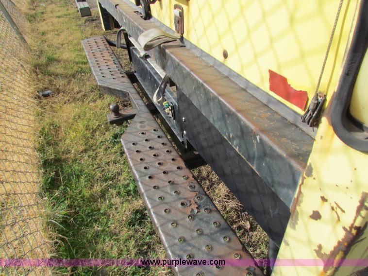 image for item E8213 1995 Chevrolet TopKick box truck